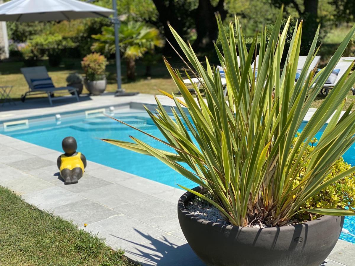 Aou Saintou Hotel Morlaas Bagian luar foto