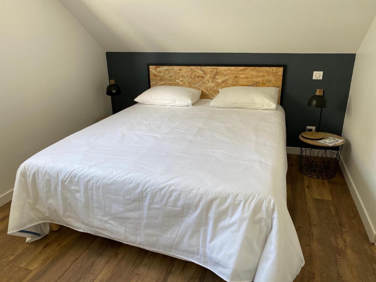 Aou Saintou Hotel Morlaas Bagian luar foto